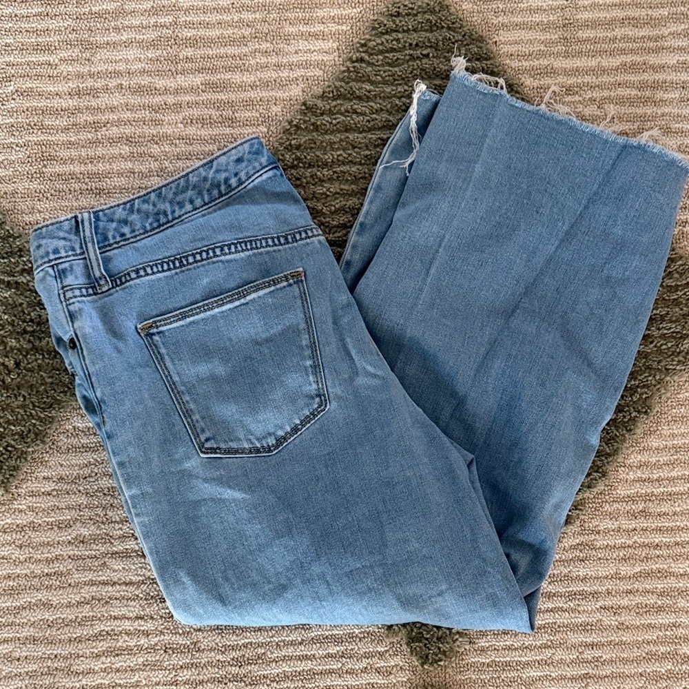 Universal Thread Light Blue Straight Leg Jeans
